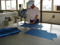 防静电服的专业性能要求区别于普通工服加工